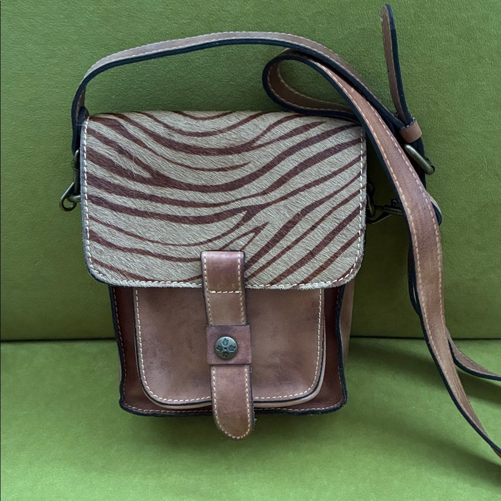 Patricia Nash Brown Leather Crossbody with Leopard- Flap.Gorgeous bag.